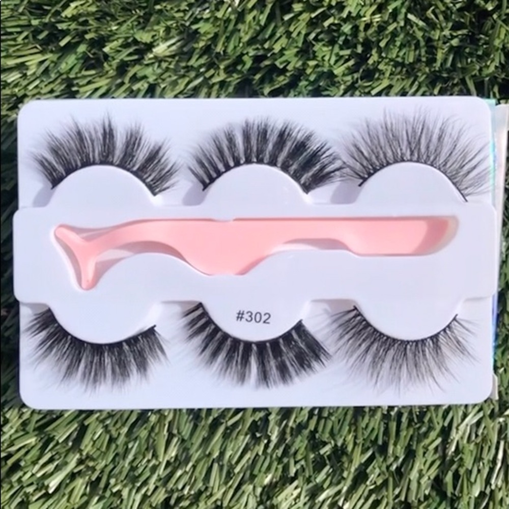 False Eyelashes Strip BNIB Pink Tweezer